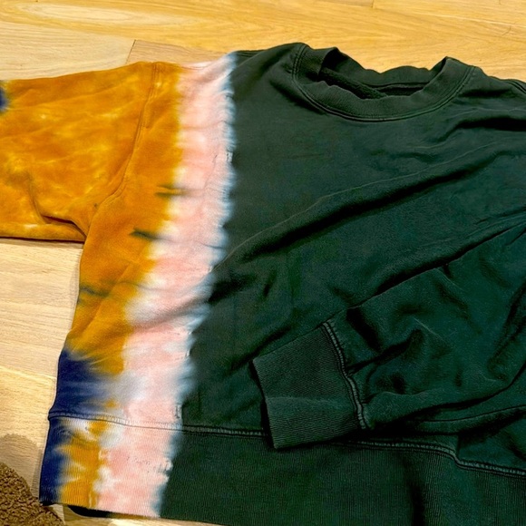 Velvet By Graham & Spencer Women's Green Tie-Dye Sweatshirt Sweater - Picture 2 of 2